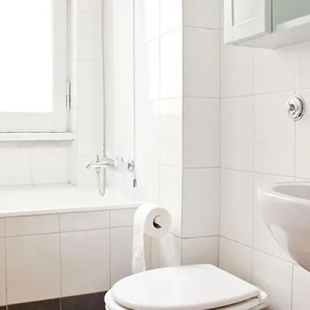 Kamchu Apartments: Ada Guest house