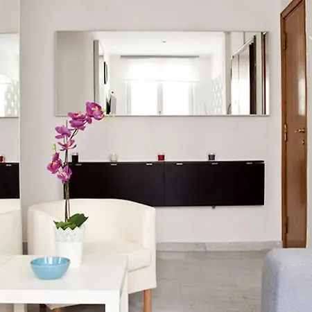 Kamchu Apartments: Ada