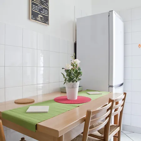 Kamchu Apartments: Ada Pensión