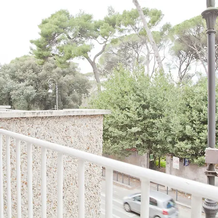 Kamchu Apartments: Ada Vendégház Róma