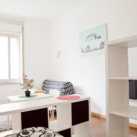 Kamchu Apartments: Ada Vendégház Róma